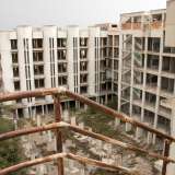 Decidiamo quindi tornare alla base dell'edificio...